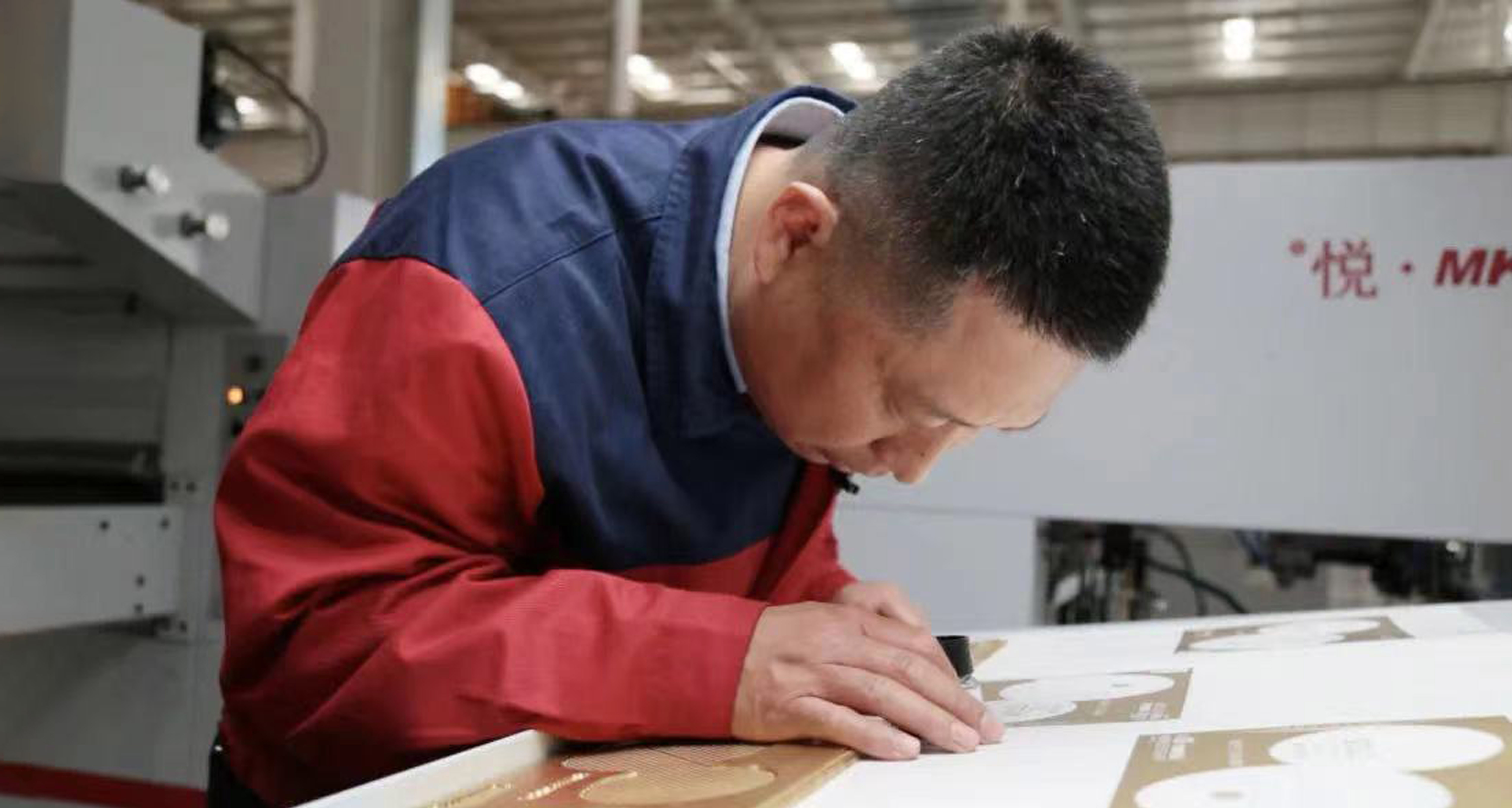 ����ҵ��չ��ʵ�ֳɳ�Ծ��������Ӫ������ĥ�½��ĵ�ɫ